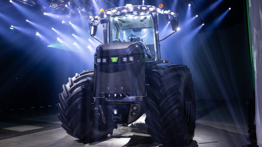 Počinje serijska proizvodnja hibridnog traktora Auga M1