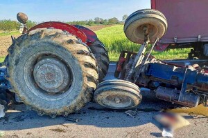 Teška nesreća u Janji: Traktor prepolovljen od siline udara