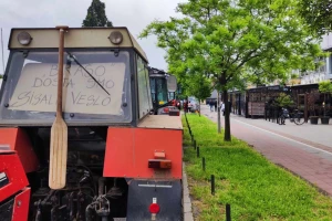 Širom Srbije protesti poljoprivrednika, dio krenuo i prema Beogradu