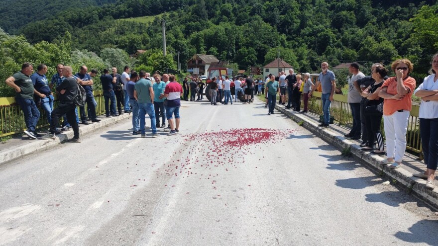 Protest malinara: Nezadovoljni otkupnom cenom blokirali raskrsnicu