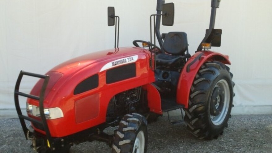 Traktor Mahindra 354