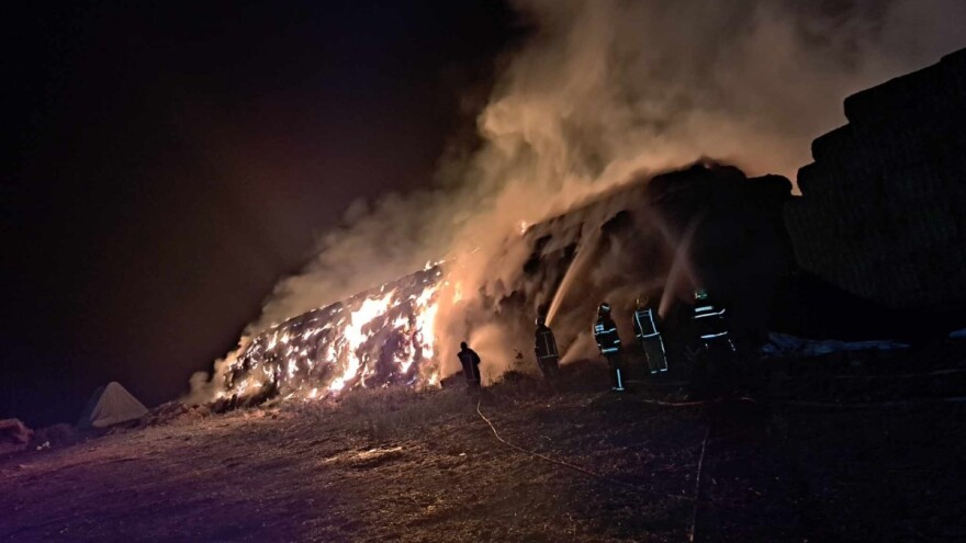 Grom udario u dvije farme - izgorjelo više tisuća bala