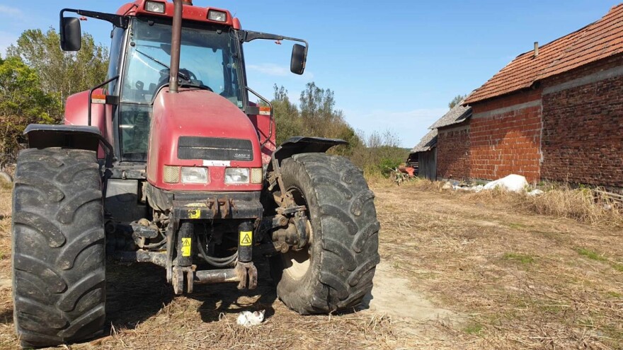 S parkiranog traktora ukrao utege i nosače