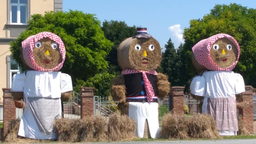 Mjesec nogometne euforije, velike tuge, bacanja uroda i isplata potpora