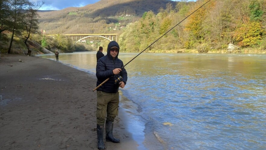 "Cijela Jugoslavija i jedan Rus": Ribolovci stižu u Foču, nagrada i za pecaroša u kafani