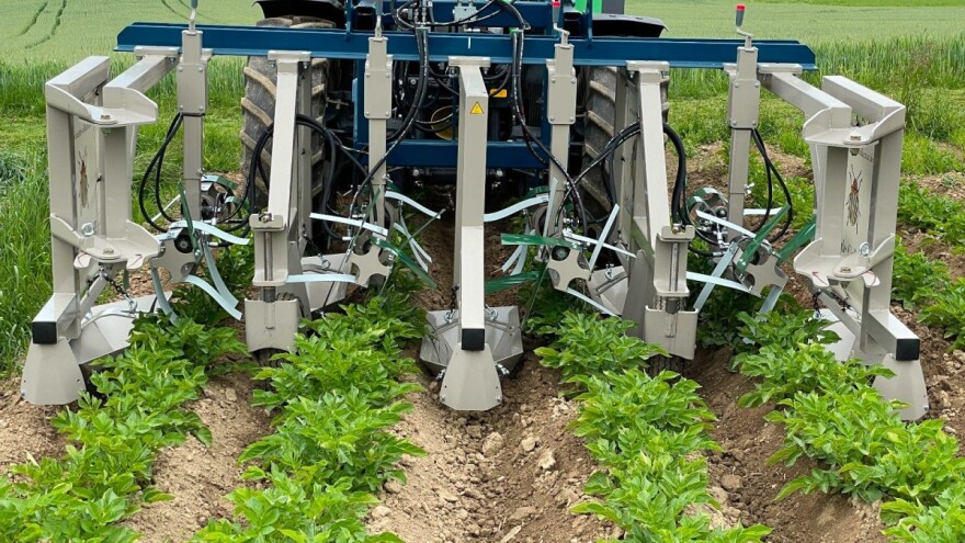 Osmislio ručnu mašinu za sakupljanje zlatica, danas ima i priključke za traktor