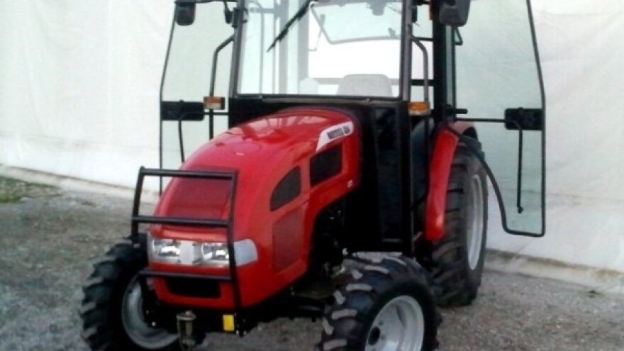 Traktor Mahindra 404