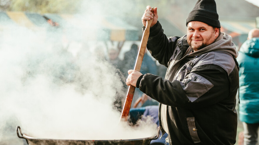 Nema do svježih čvaraka - Karanac preplavili najbolji mirisi i više tisuća ljudi