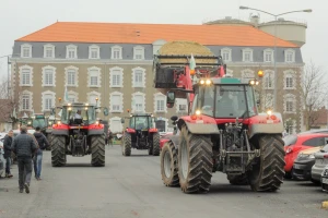 Slama na ulice, osoka na javne zgrade - tako protestuju francuski poljoprivrednici