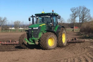 Udružili se John Deere i SpaceX Ilona Maska