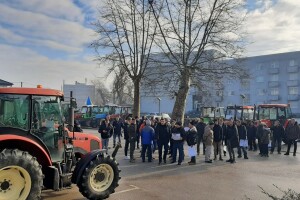 Kolona traktora prodefilovala kroz Sanski Most: "Rudnik ugrožava poljoprivredu"