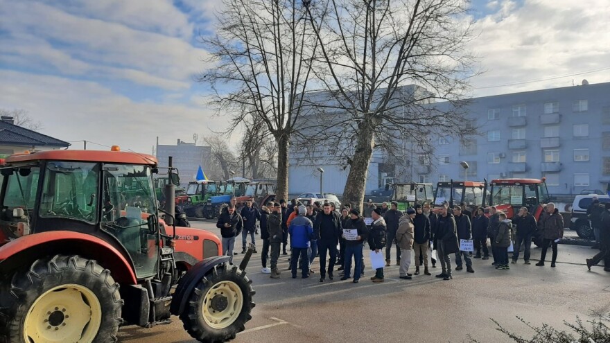 Kolona traktora prodefilovala kroz Sanski Most: "Rudnik ugrožava poljoprivredu"