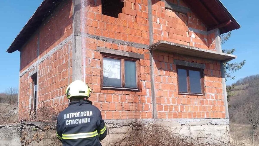 Spaljivao korov pa zapalio kuću
