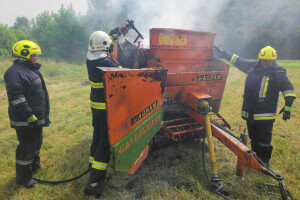 Gorjela balirka - požar uzrokovalo trenje gumenih traka za motanje sijena