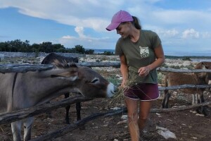 Mlada povratnička obitelj uživa u svom malom zoološkom vrtu na otoku Rabu