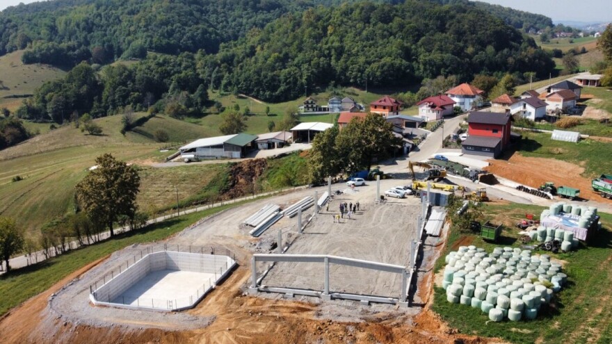 Gradi se savremena farma u Bužimu, investicija "teška" dva miliona KM