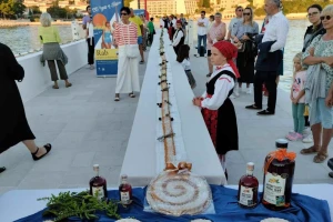Za 135 godina organiziranog turizma, izrađena 135 metara dugačka Rabska torta