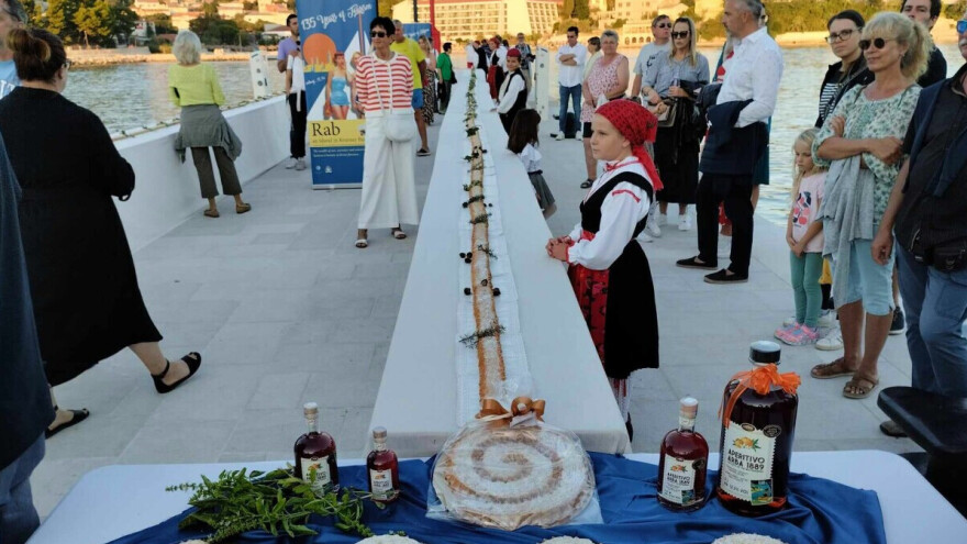 Za 135 godina organiziranog turizma, izrađena 135 metara dugačka Rabska torta