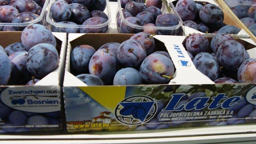 Na 49. Sajmu šljive u Gradačcu prezentacija procesa pečenja rakije