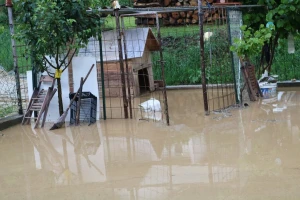 Obilna kiša poplavila Požegu, tuča veličine lješnjaka pokosila vrtove i voćnjake