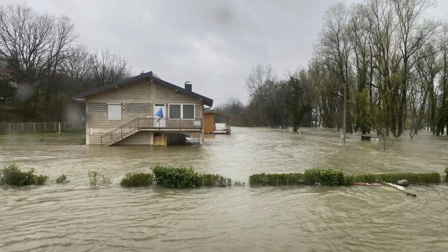 Problemi širom BiH: Poplavljena domaćinstva i poljoprivredne parcele