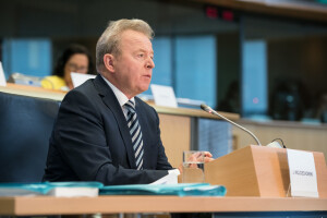 Wojciechowski: Ne smijemo dozvoliti uvoz hrane tretirane pesticidima zabranjenima u EU