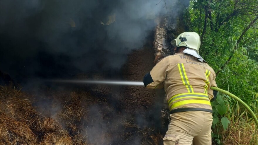 Udar groma izazvao požar u štali, vatru gasili pet sati