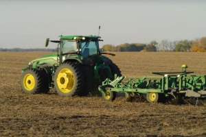 John Deere traktor budućnosti - bez vozača, upravlja se pametnim telefonom