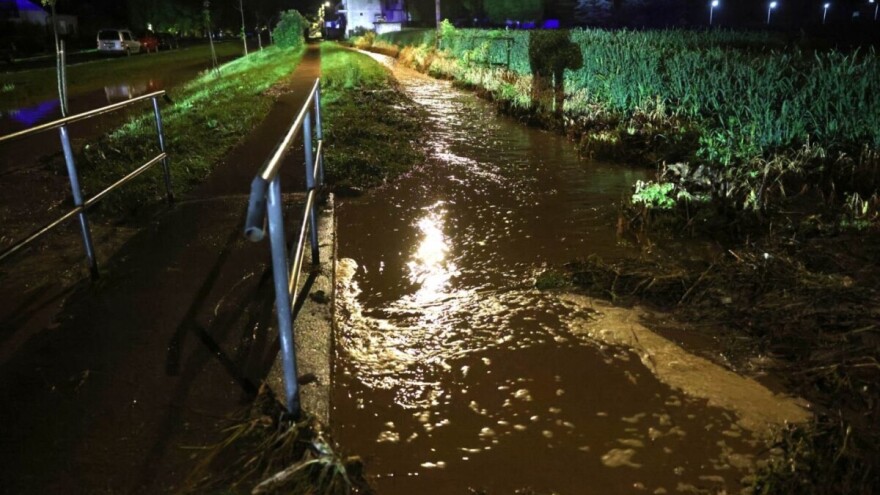 Ne pamte ovakav potop: Dalj pogodilo olujno nevrijeme, mještani spašavali stoku