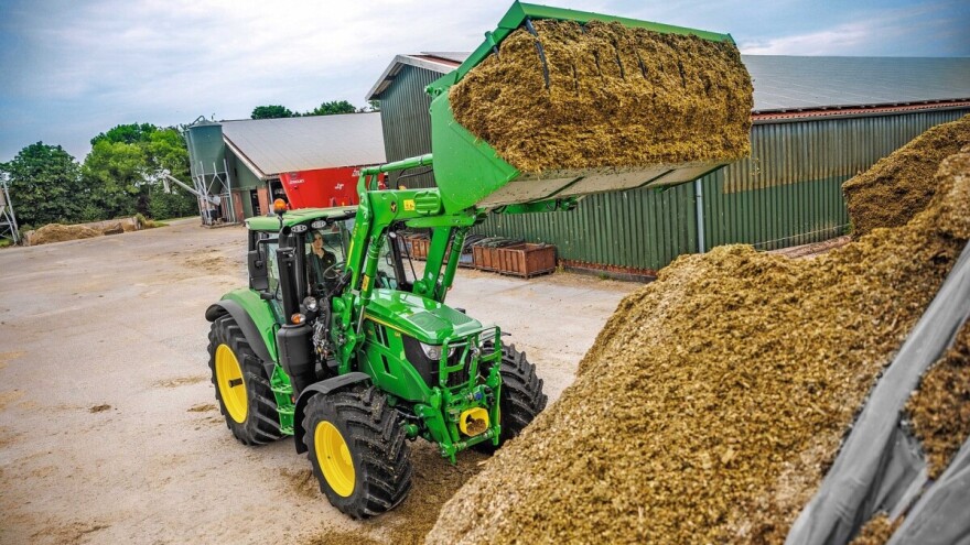 John Deere predstavlja čak 17 modela nove serije traktora 6M