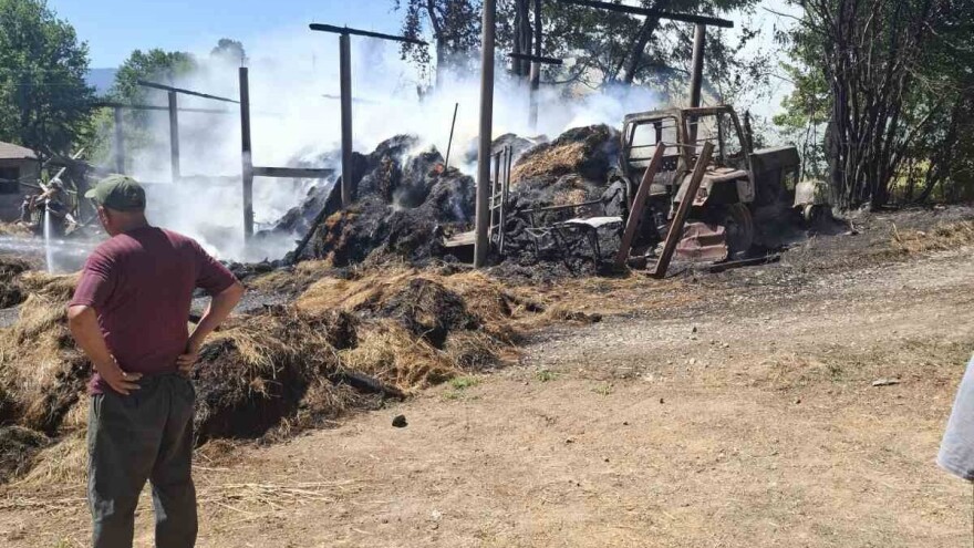Požar na Huseinovoj farmi: "Ne znam od čega da živim, izgorjelo je sijeno, traktor, štale"