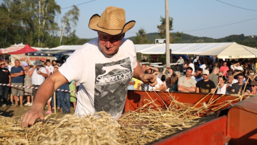Miris pšenice i zvuk stare mašine ponovo u Branešcima: "Djed je vršio cijelom selu"