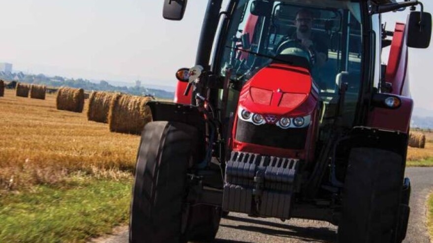 Traktor Massey Ferguson 5600