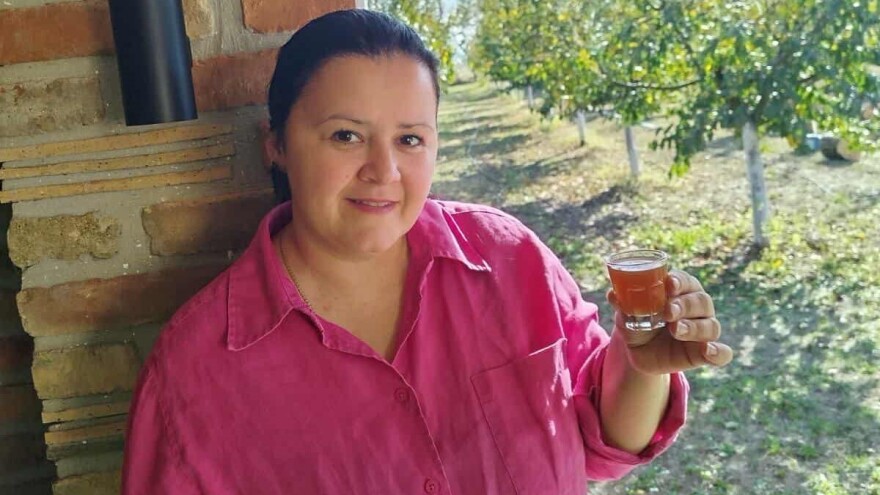 Od kajsije do čašice likera: Kako Svetlana Marković pravi ovo "damsko" piće?