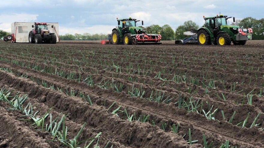 Ljudski rad sveden na minimum, na 12 tisuća hektara 8 radnika?