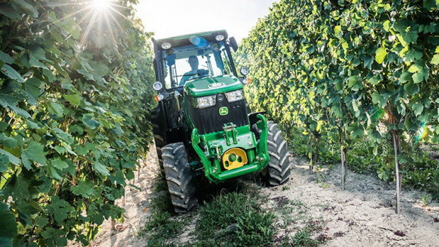 Traktor John Deere 5G Special