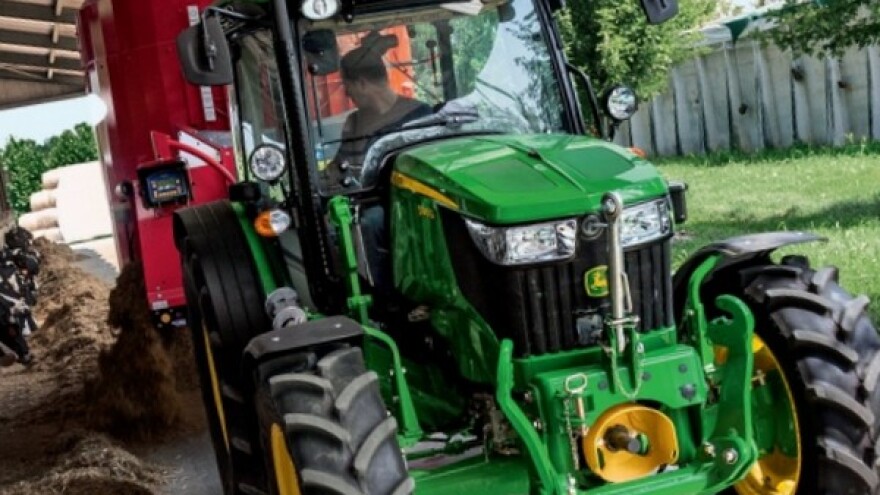 Traktor John Deere 5GH