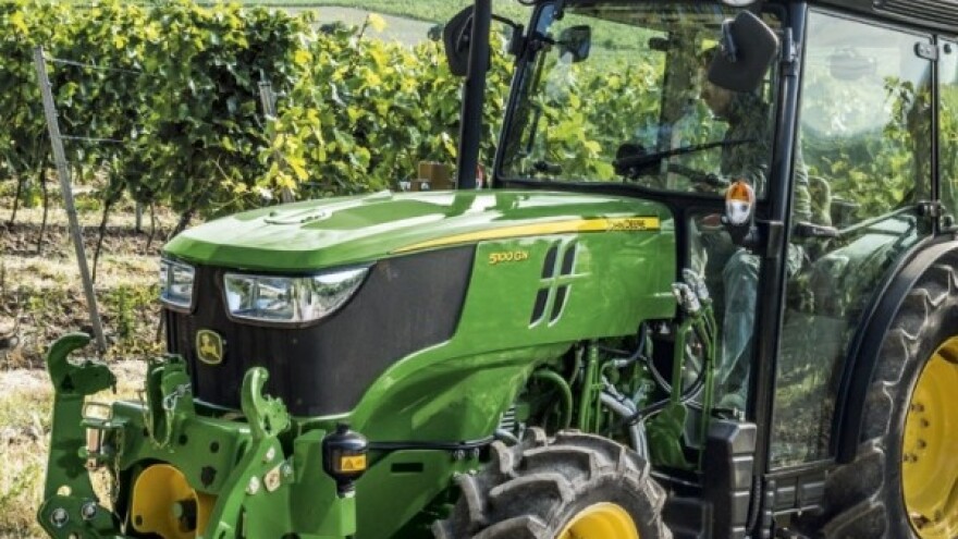Traktor John Deere 5GN