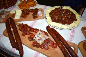 Domaće suhomesnate delicije po akcijskim cijenama u Brčkom