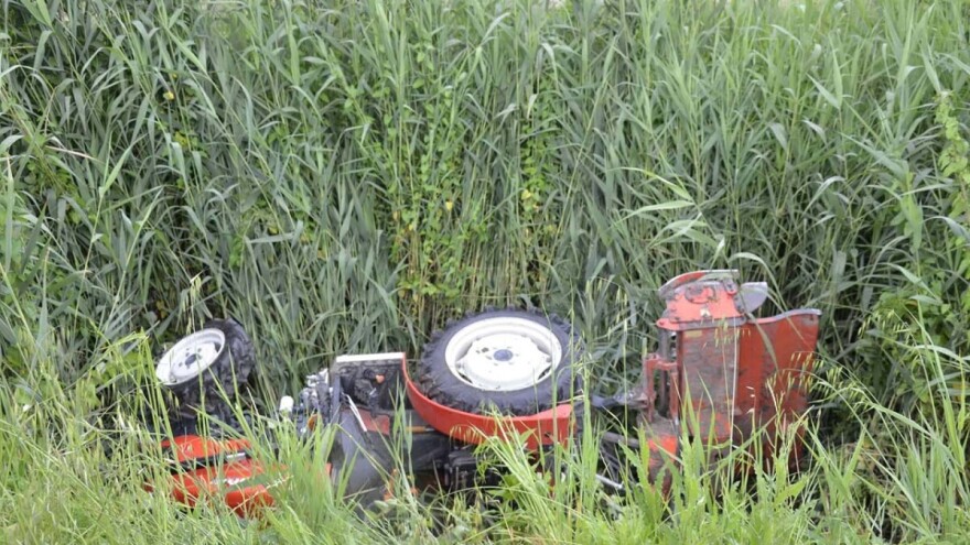 Traktorista teško povrijeđen nakon prevrtanja IMT-a 533