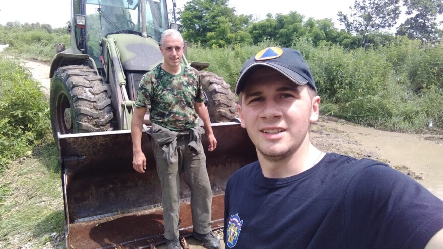 Putem SMS-a obaveštava poljoprivrednike o konkursima i novinama u agraru