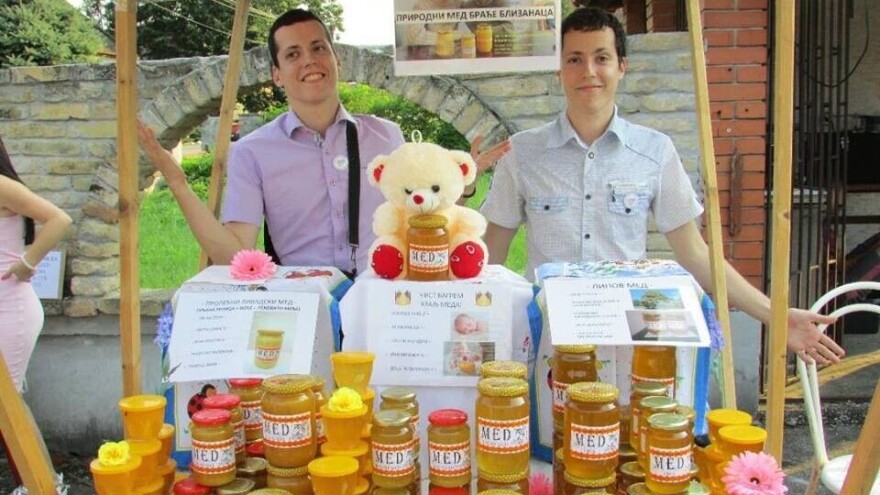 Prirodni med braće blizanaca jedan od najpopularnijih u Novom Sadu