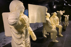 Na sajmu maslaca izložene skulpture posade Apolla 11
