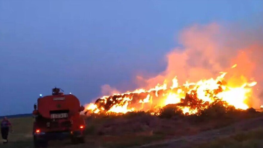 Požar na njivi izazvala djeca igrajući se petardama?