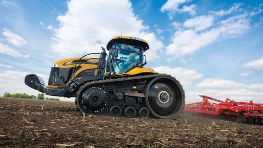 Traktor Challenger MT700D