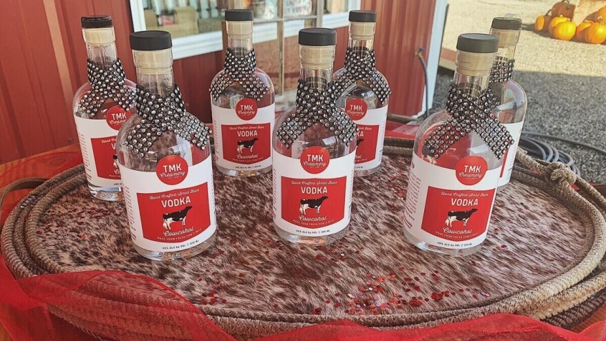 Farmu krava pretvorili u unosan posao: Od surutke proizvode votku