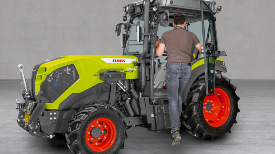 CLAAS osvježio seriju Nexos 200 Comfort traktora prostranom kabinom sa četiri stuba