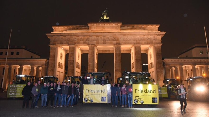 Berlin blokiran traktorima - farmeri poručuju: Umorni smo jer nas za sve krive