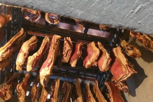 Ukrali mu 30 kg suhog mesa iz pušnice