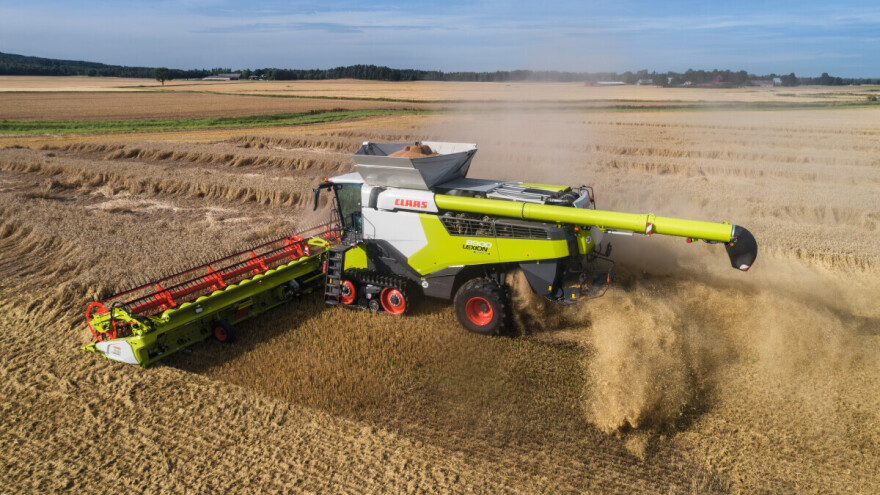 Novi Claasov heder "guta" soju, grašak, uljanu repicu i polegle usjeve bez problema